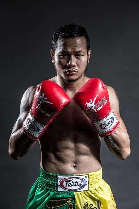 雅桑克莱英雄迟暮复出难掀波澜,纯泰拳规则耀