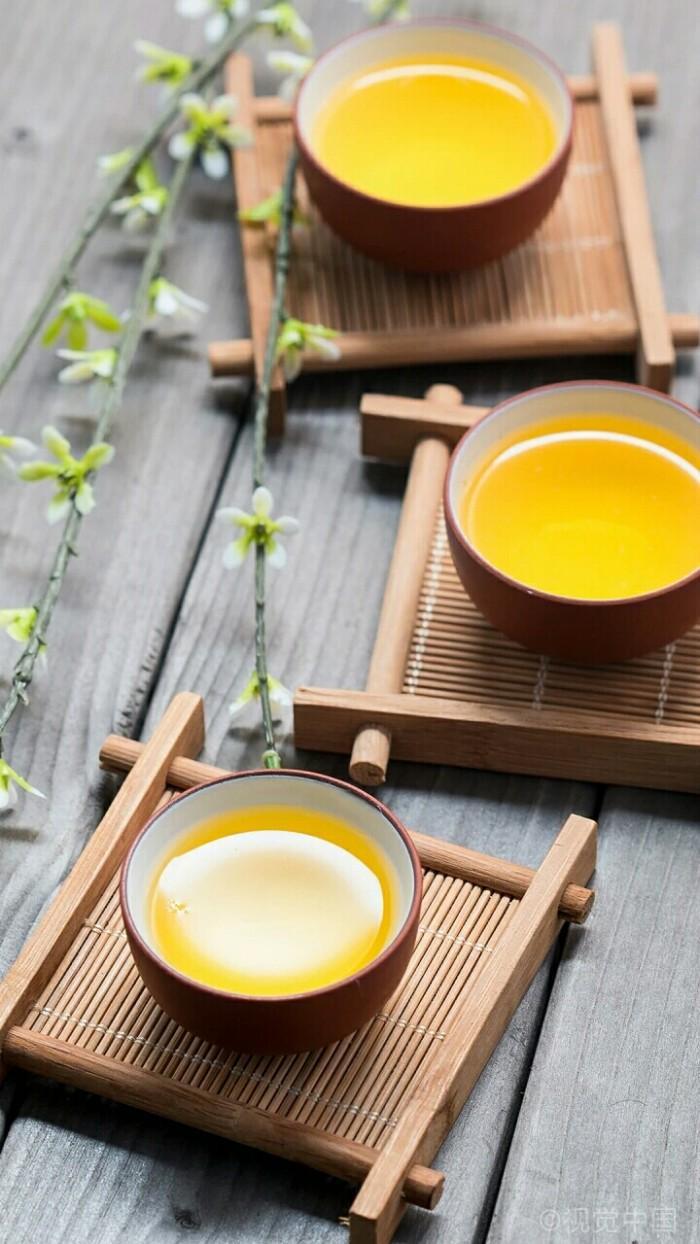 先斟满自己的杯子,再去给予别人