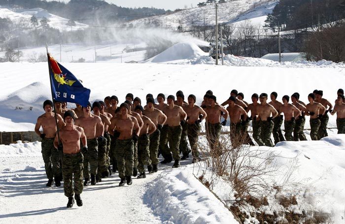 冬季赤身比武一直是韩国军队体能训练的看点之一