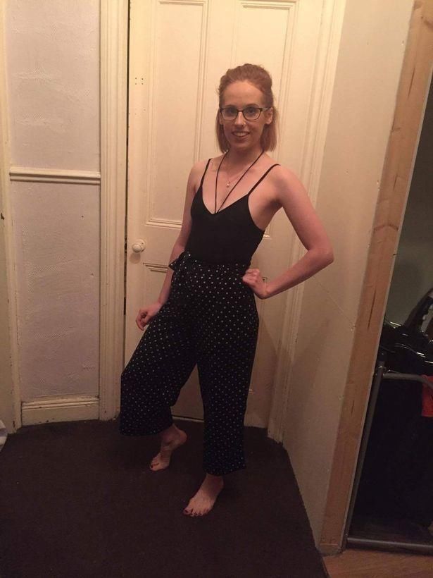 患厌食症女子体重只有60斤,全身上下都是骨头,就像一具"骷髅"