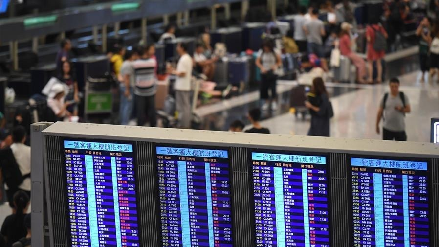 受非法集会影响 香港国际机场再度严重受阻