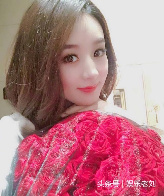 31岁赵丽颖剪了短发,再也不土了,贵妇风造型