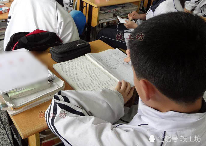 学生犯错,班主任被罚钱!学校把老师当成啥?