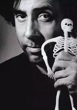 里和孩子一般天真的威利·旺卡,以及《爱丽丝梦游仙境》中梦幻又华丽