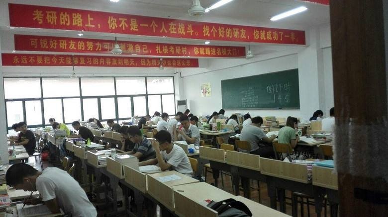 考研和考公务员冲突吗?到底哪个更好?-北京时