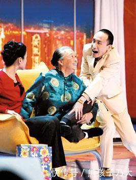 奶奶专业户柏青葬礼,一切从简,千人送别,杨紫