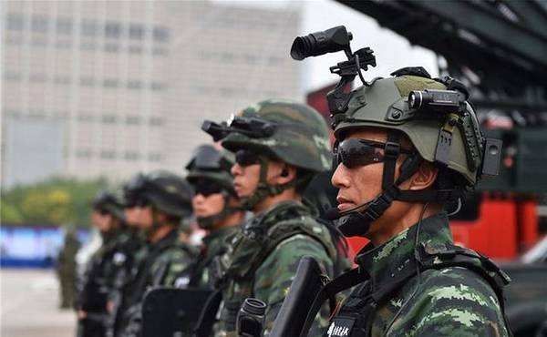 解放军换装新头盔,性能首次超越美军,单兵装备简陋时代不复存在