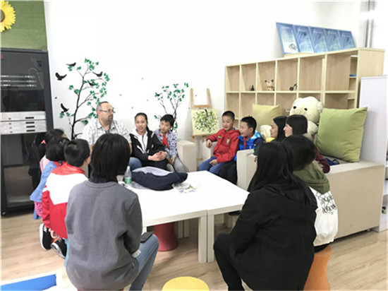 辰居路小学特邀南非外教走进课堂 培养学生学