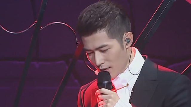 陈学冬演唱《叶塞尼亚》展现迷人音质 陈学冬演唱《叶塞尼亚》展现迷人音质