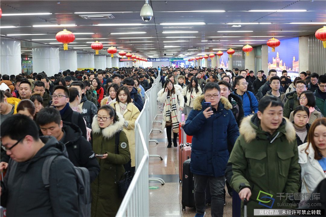 春运返程大幕拉开 地铁北京站、北京西站十天