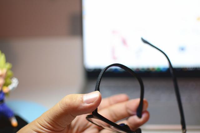 能释放负氧离子的防蓝光眼镜,除了有趣还能护