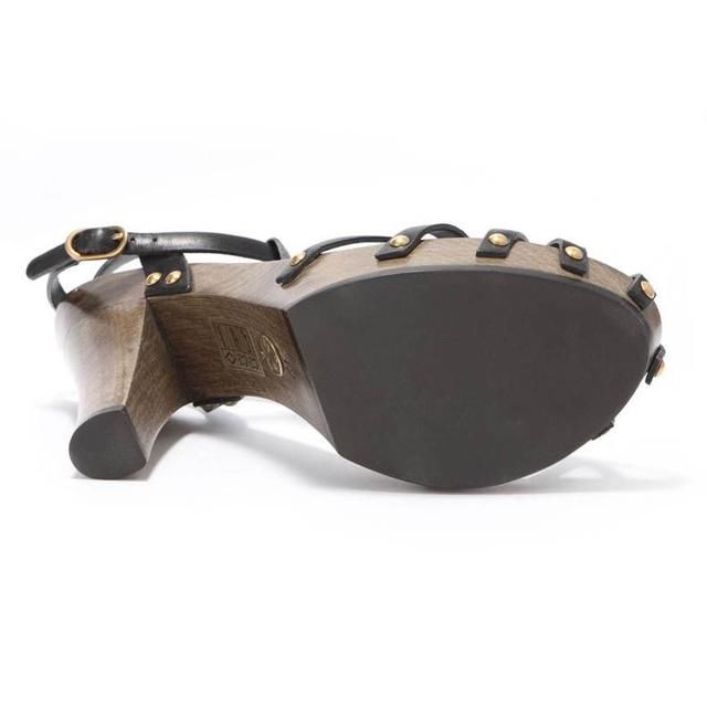 穿高跟鞋走路声音特别大,太尴尬了,怎么办?