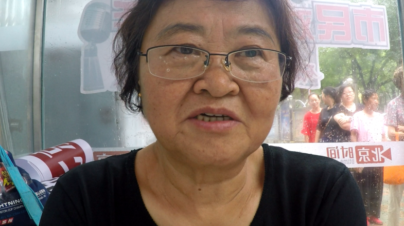 市民对话一把手:地下室随意堆放杂物隐患大 市民对话一把手:地下室随意堆放杂物隐患大