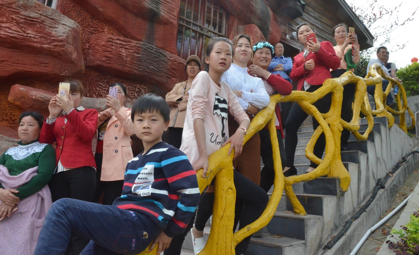 金太阳第七届八千湘女桃花温泉节灰汤绚丽启幕