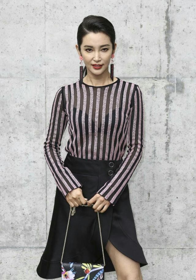 李冰冰开眼角后遗症出现?眼睛浮肿鼻翼下陷脸