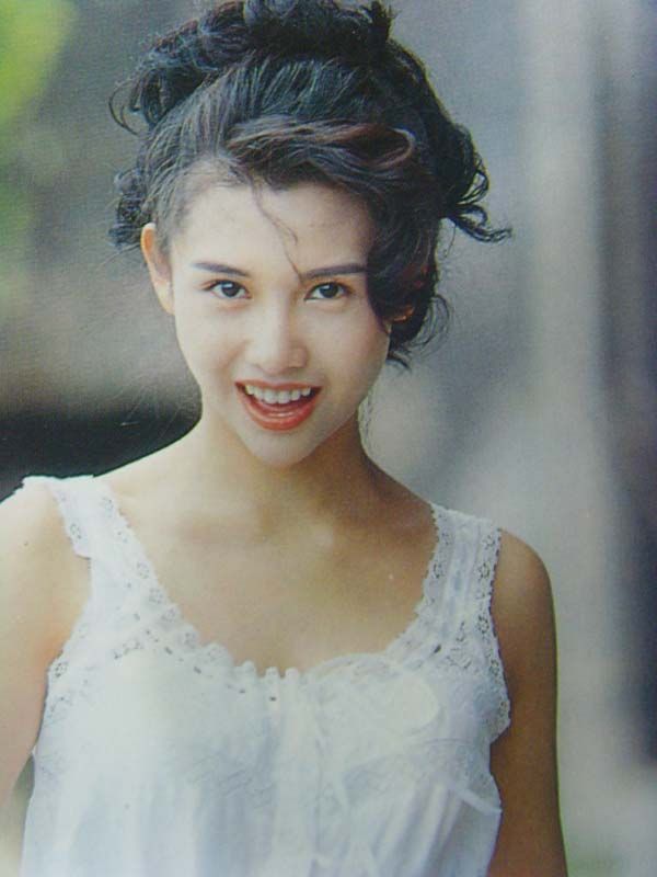 香港影视圈曾被一代奉为女神的女演员,那个年代没有美图是真美!