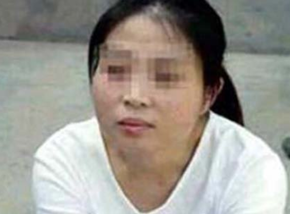 19时30分，用完晚餐，方晓红与十多名女狱友聚在一起看电视，随后，大家都围着方，要她唱歌，可方一直提不起劲，没办法满足大家的要求，随后，在大伙的帮助下，开始整理衣物。22时10分，监房内熄灯了，方晓红躺在自己的床上辗转反侧。25日6时30分，方晓红起床后，照常洗漱后，特意请同监的女狱友帮她净身，早饭时，她明显吃得少了。