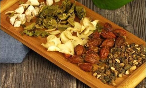 痛风上身,脚上3个症状很明显