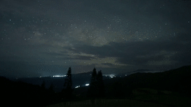 夏夜 仰望璀璨星空 听取蛙声一片