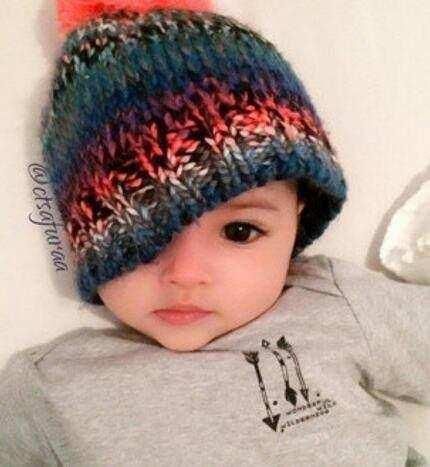 这个宝宝叫思琳娜,是瑞典出生才几个月的女娃娃.