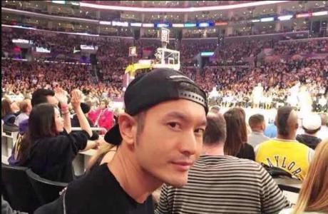 NBA球迷在中场休息是都干什么?