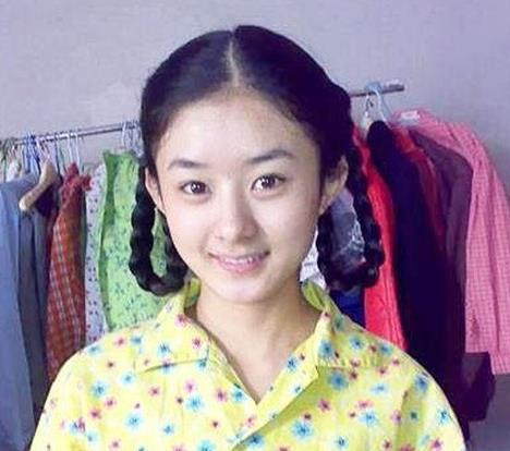 2004年,刘诗诗出演了人生第一部电视剧《月影风荷》,出于剧情的需要