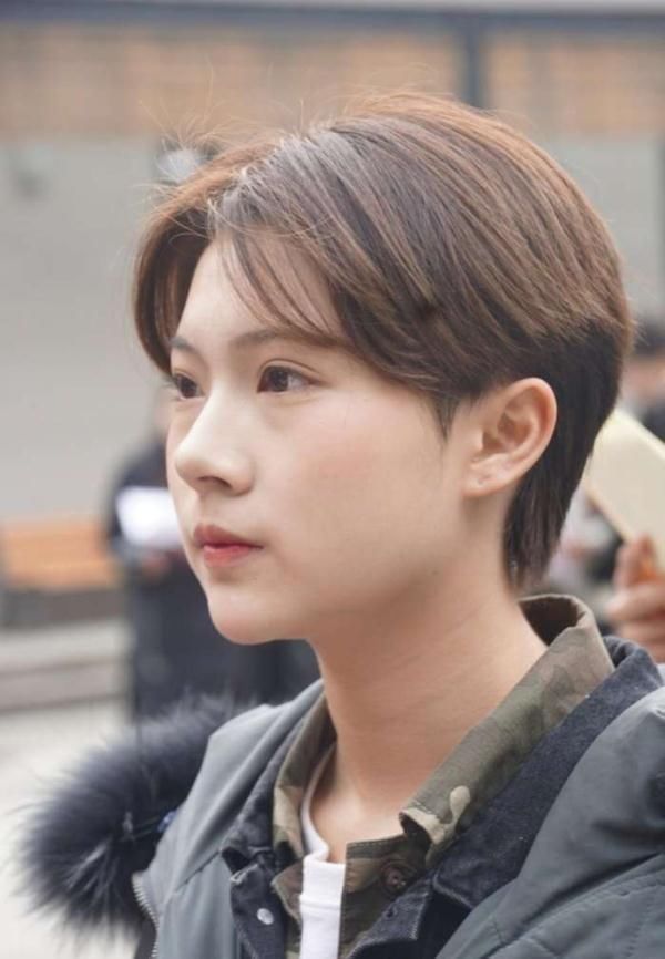 2018艺考现场明星脸美女扎堆 小佟丽娅 小杨幂