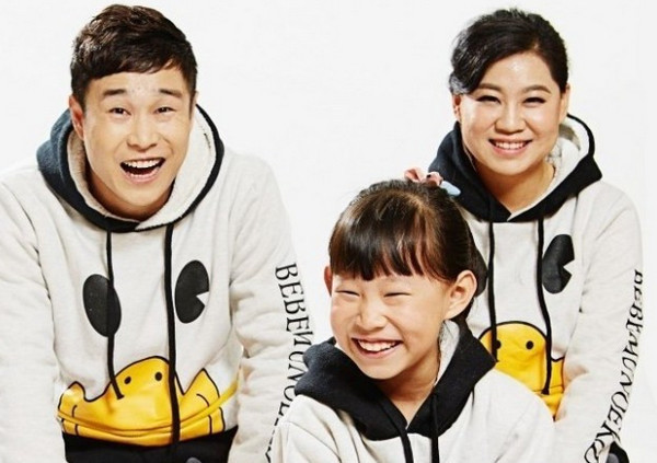 小沈阳女儿太暖心!画玫瑰给父母当结婚纪念礼