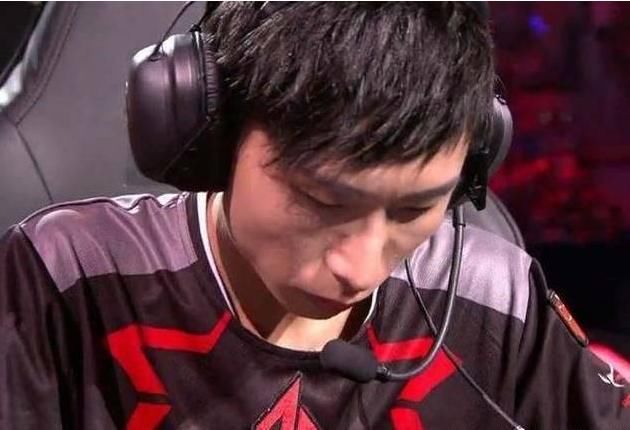 王者荣耀:巅峰传奇梦泪为比赛苦练英雄 刺客野