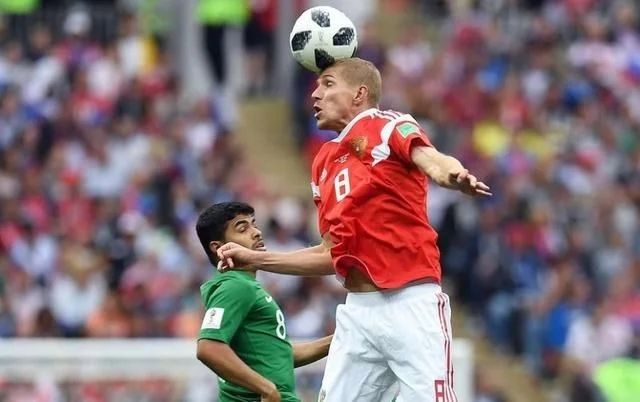 丢人!世界杯最弱队诞生,他们晋级全靠裁判帮忙