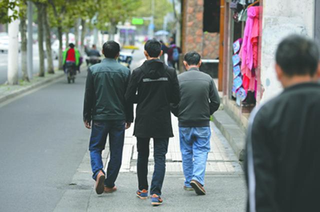 男子与父亲赌气流浪5年 手机身份证都没有了 男子与父亲赌气流浪5年 手机身份证都没有了