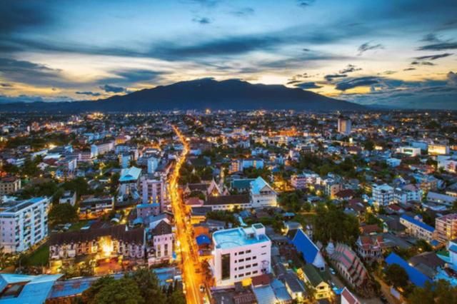 中国人游日本,吃自助餐时把服务员骂哭,网友:丢