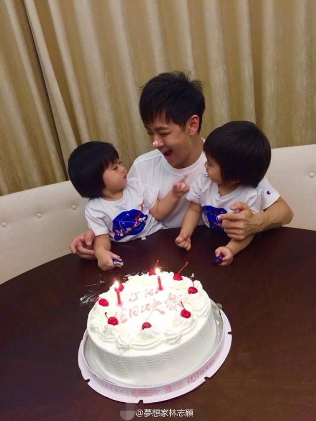 陈若仪带Kimi看电影,鼻子哭红了,这张照片看出