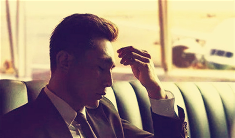 焦80后成长蜕变,看林依晨如何分分钟教刘烨做