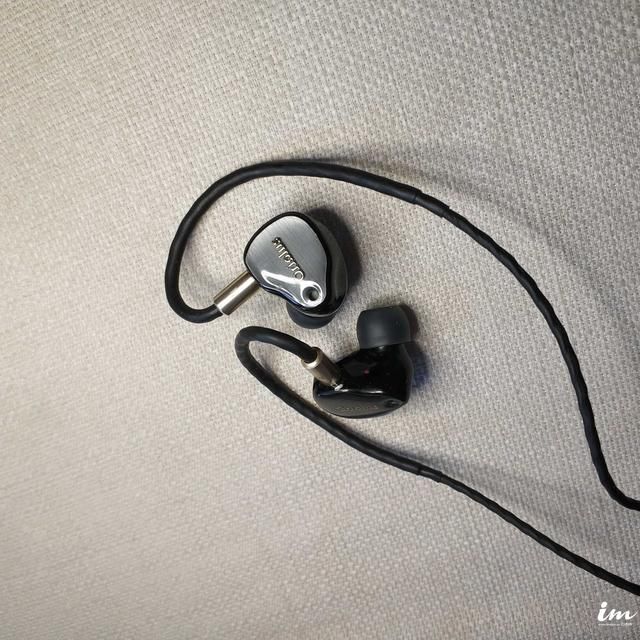 降噪耳机中,索尼1000X和BOSE QC35选哪个好