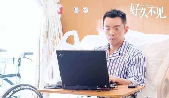 《芳华》女主苗苗晒与郑凯同框照, 郑恺隔空喊