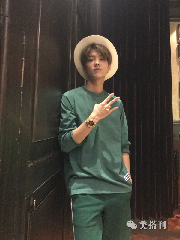 鹿晗兑现了自己的诺言:有女朋友一定会公开,你