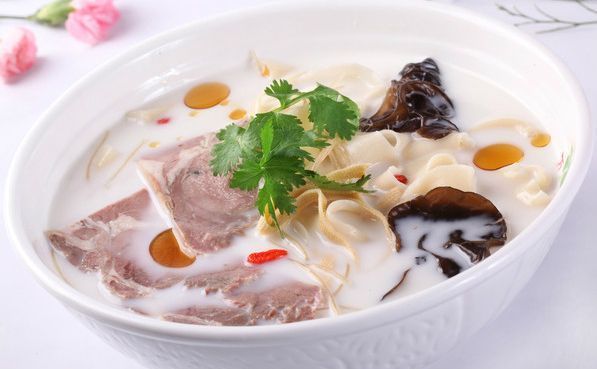 如何熬制羊肉烩面汤 t01ac675e0226f9d704.jpg?size=597x369