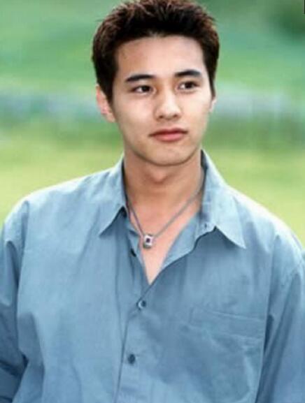 【转载自公众号乡土乡音】元斌在《蓝色生死恋》中饰演的高富帅韩泰锡