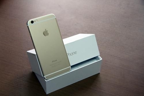 给你2000块钱你是愿意买小米8SE呢?还是买iP