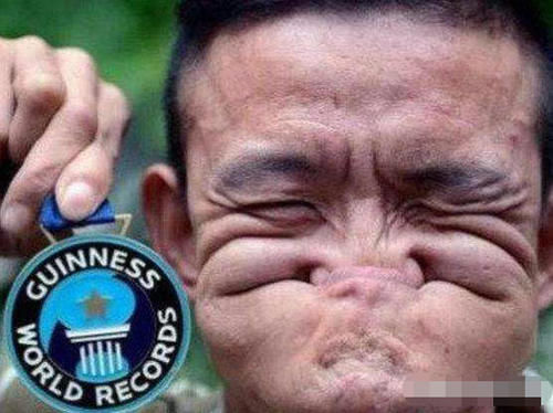 小伙奇丑无比,但还是吸引了一堆姑娘的芳心,真相令人扎心!