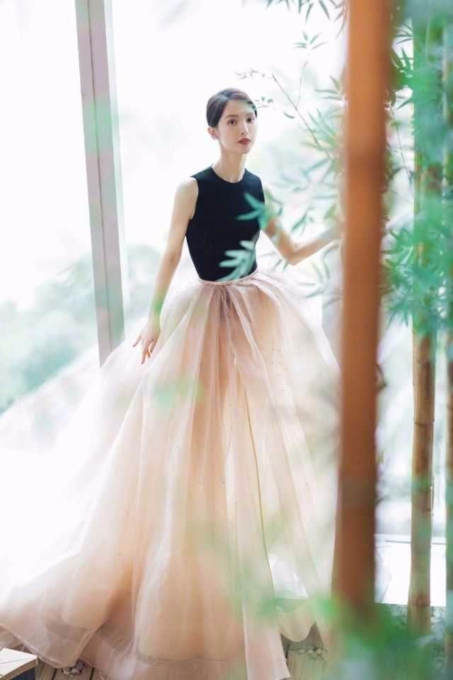 金晨这穿衣风格完全是在暴露身材的短板,网友