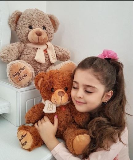 女儿太美走路都能收到花 父亲辞职做贴身保镖 人物 热图3 女儿太美走路都能收到花 父亲辞职做贴身保镖 人物 热图3