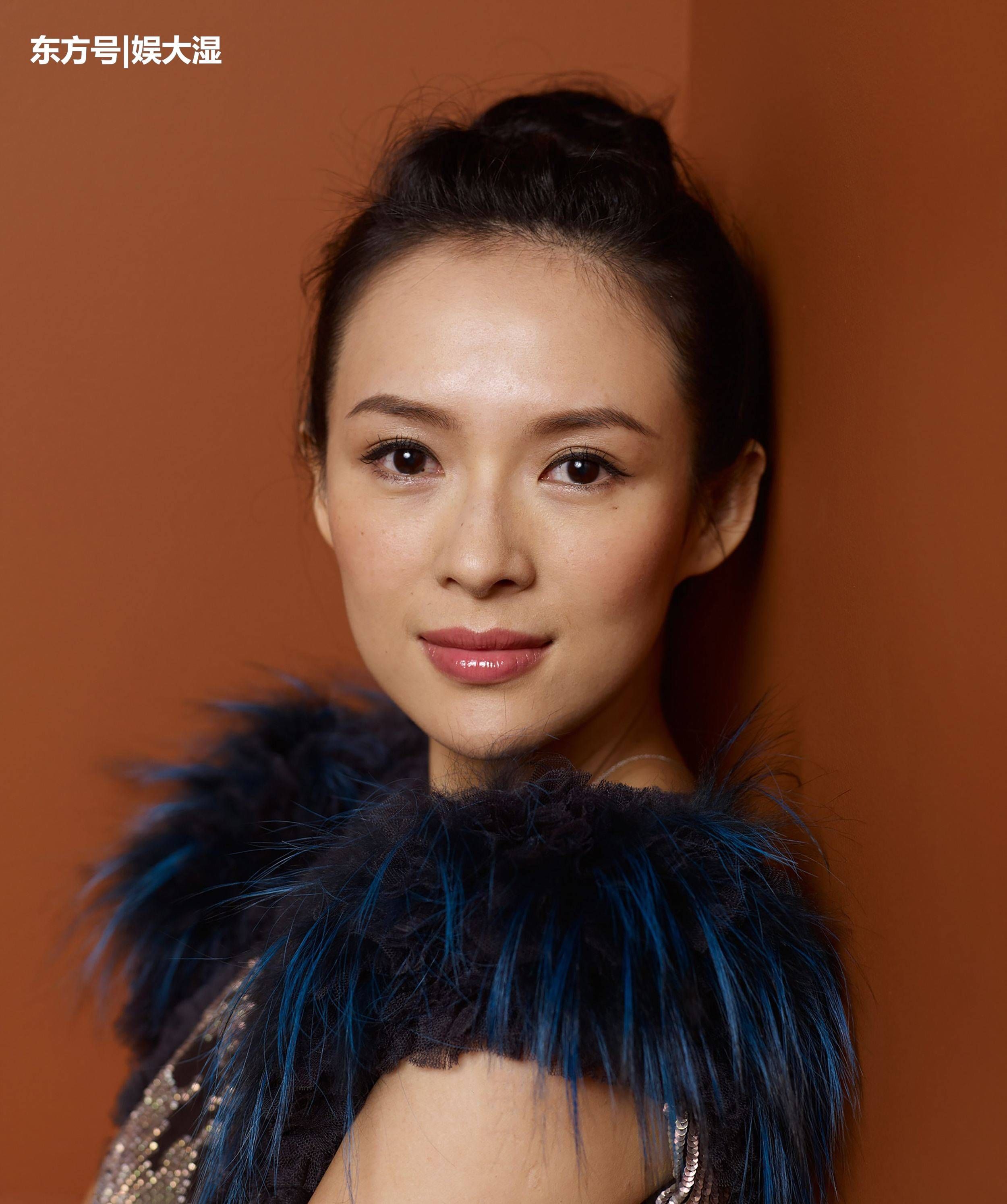 甩撒贝宁和汪峰结婚,章子怡晒一家三口看马戏