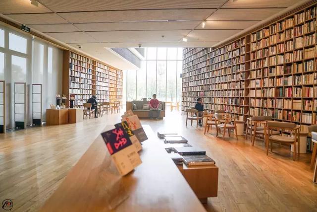 高晓松的晓书馆爆满变网红,这里大概就是诗和