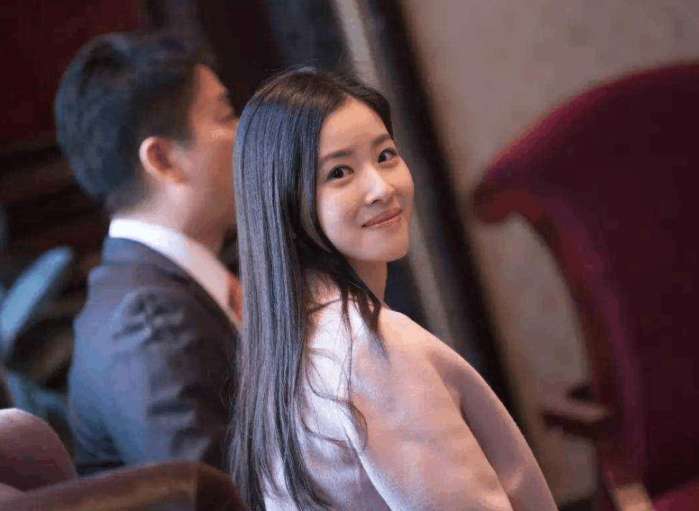 王思聪开撕章泽天, 无胸无脑睡二代, 刘强东回