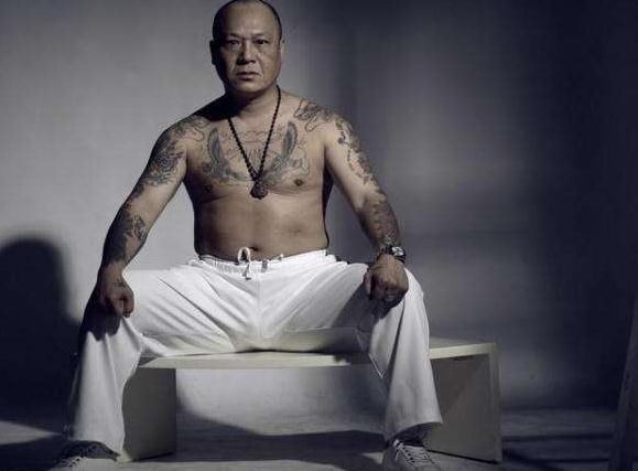 搭档周润发成名,因迷恋赌博倾家荡产,古天乐为