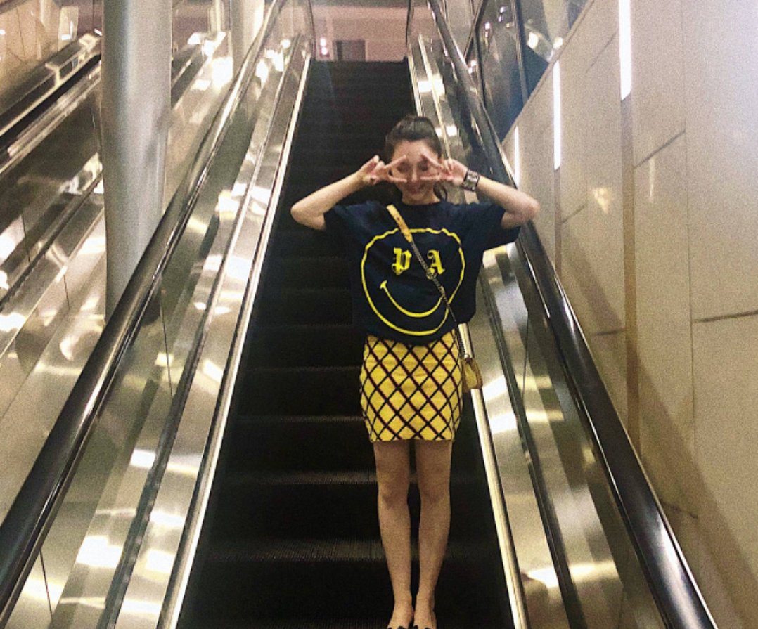 原上海上港球员孙祥的老婆,晒出自己逛超市的