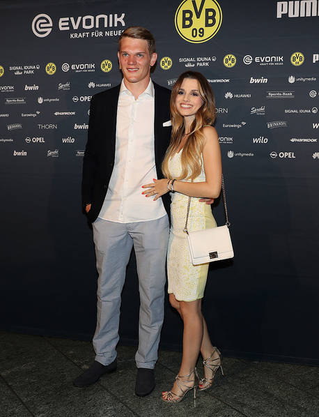 2017年5月27日，德国，多特蒙德德国杯夺冠晚宴举行，金特尔携女友Christina Raphaella出席。