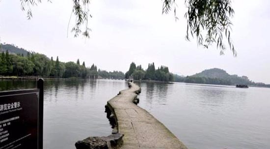 面肌痉挛闭着眼睛会跳吗?专家:病因不解除随时